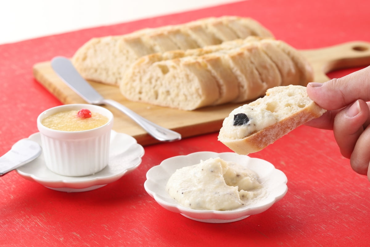 バケット×セロリラブとトリュフのバター