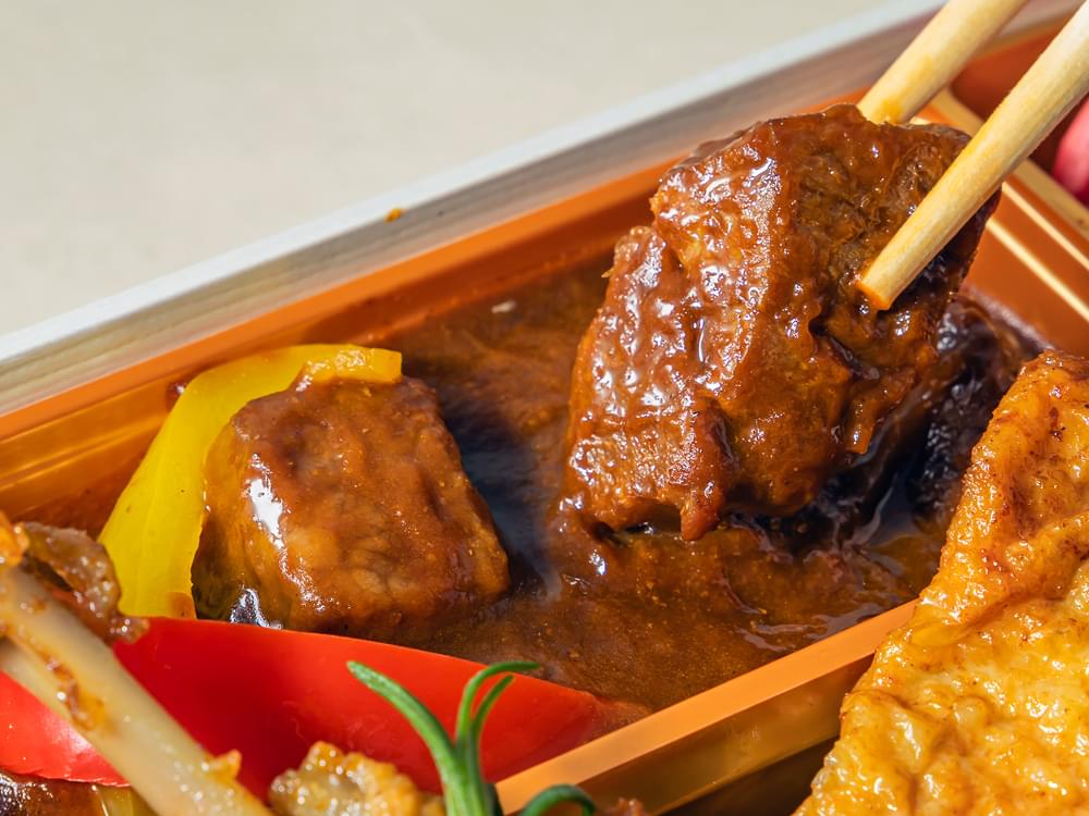 牛肉のデミグラスソース煮
